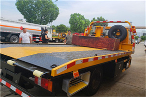 青山区附近拖车电话号码服务